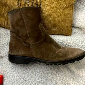 Casual side zip boot